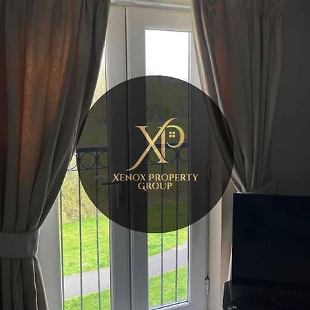 Peaceful 3 Bedroom Flat With A View Near Hospitals-Free Parking Ньюкасл-андер-Лайм Экстерьер фото